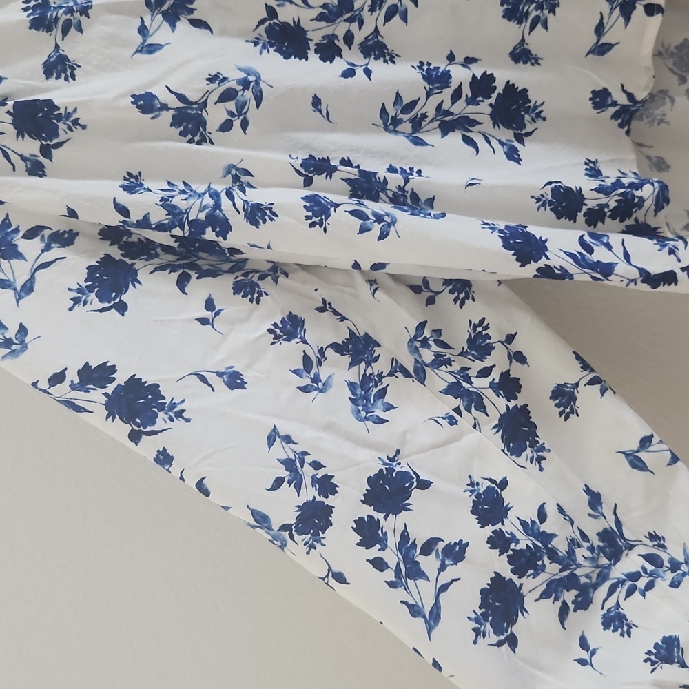Old Navy Blue Floral Blouse - Picture 3 of 6
